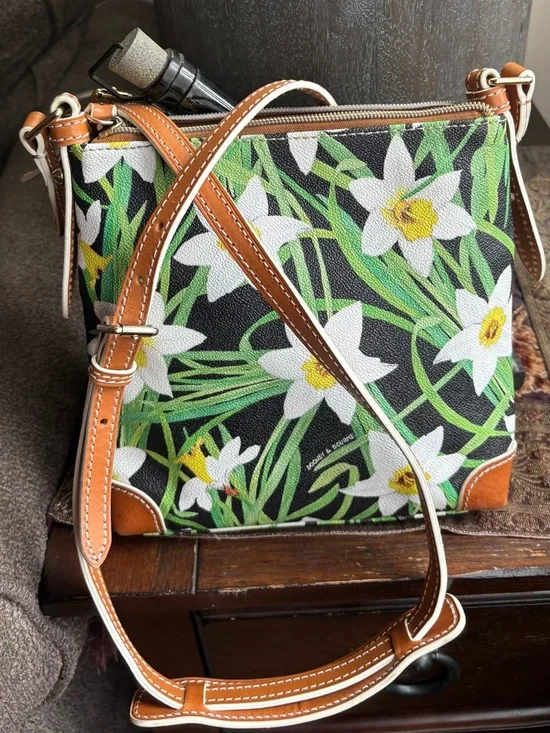 Authentic Dooney & Bourke Floral daffodil leather/coated canvas zip top Crosbody - Picture 12 of 15